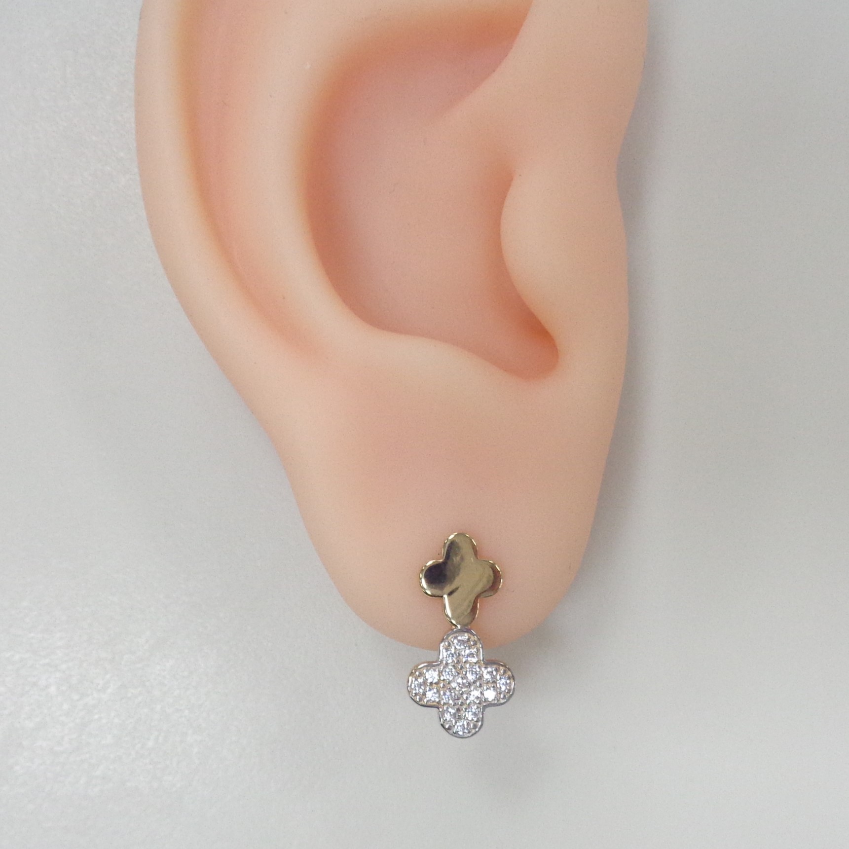 Золотые серьги 585 пробы; родий; вставки 34 Фианит бесцв.;